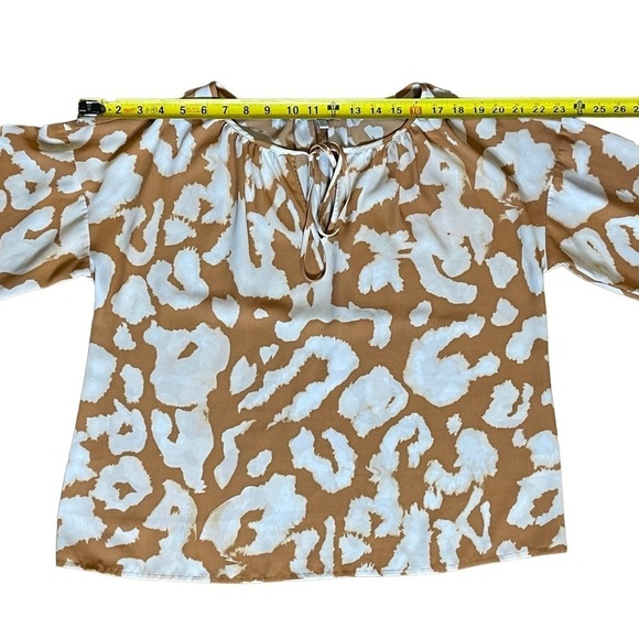 Elizabeth and James Carmel and White Long Sleeve Billowy Blouse Size Medium - Picture 6 of 10